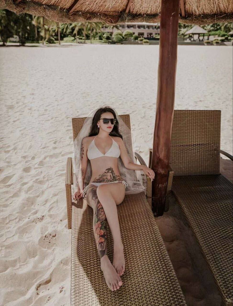 纹身女网红参加活动惨遭迷奸放尿