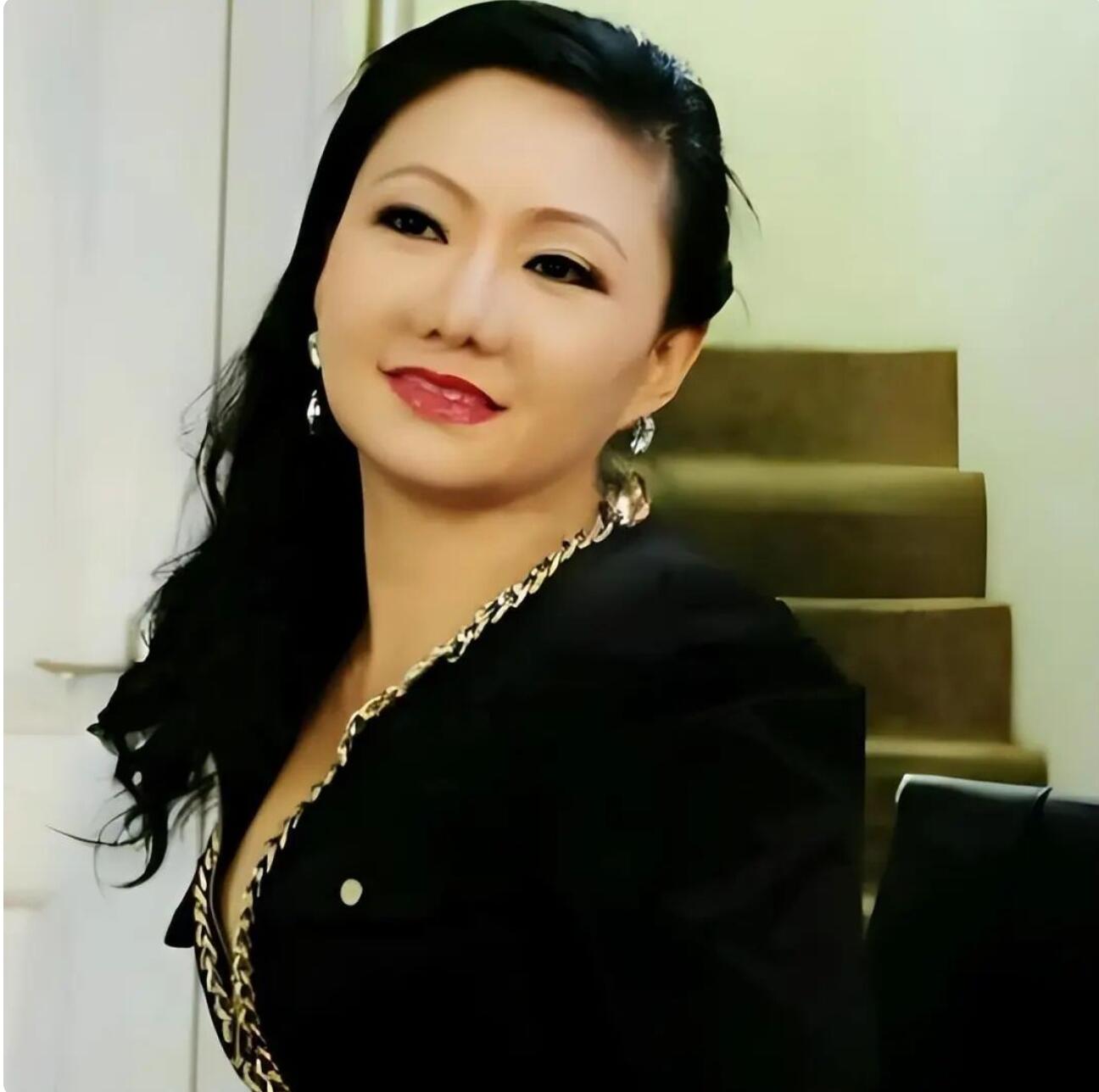 美女记者：每晚都让市长“拱一拱”