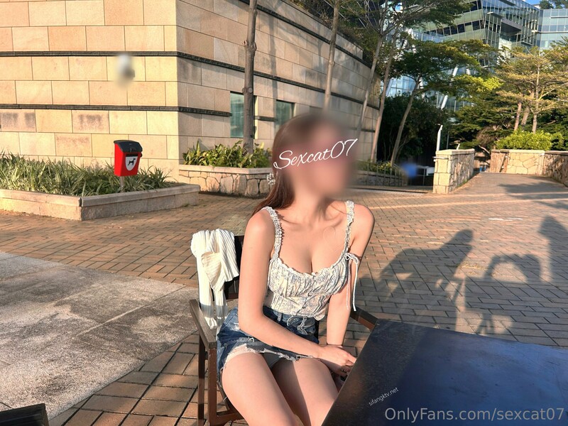 真实按摩店色诱男技师，醉酒和陌生人做爱，约单男3P