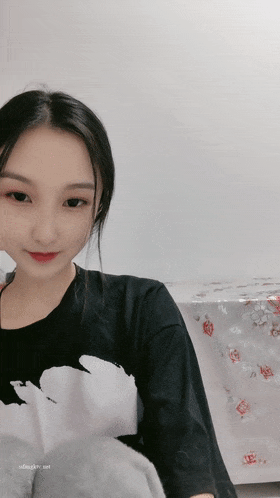 坐标重庆大长腿超模女神重磅归来【纯情小猫咪】魔鬼身材脸蛋精致被男友连续无套干了好多天爽死了！