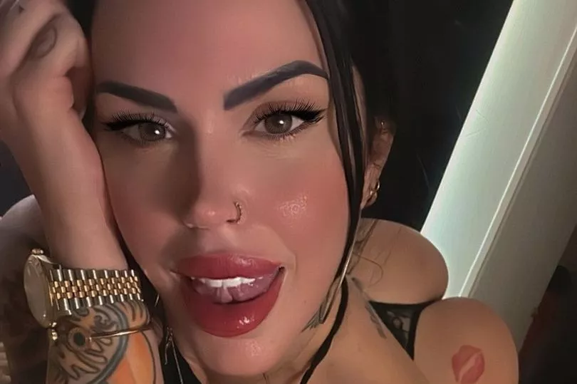 我喝自己的血让自己看起来年轻，有时还会和柠檬水混合