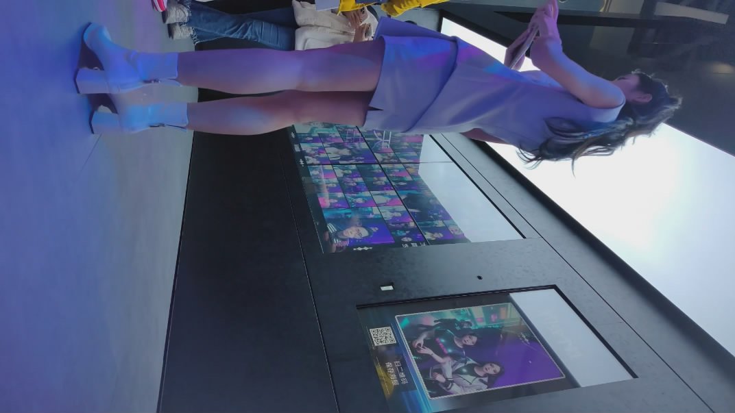 2023车展大神偷拍一起来看车展的各种路人 主播车模裙底风光肉色丝袜极品大腿