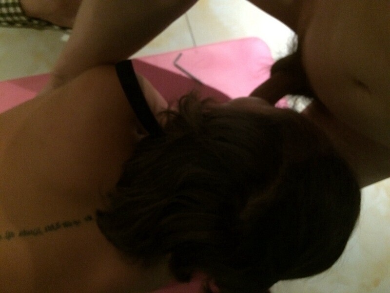 和炮机一起干老婆，老婆说有3P的感觉