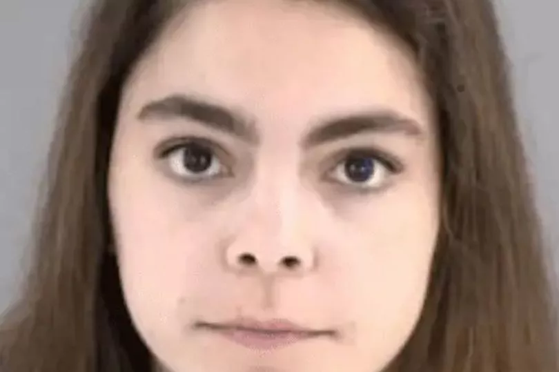 女老师与14岁学生上床 偷偷进卧室调情一年