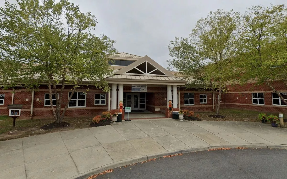 女老师与14岁学生上床 偷偷进卧室调情一年