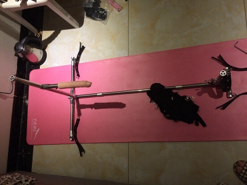 和炮机一起干老婆，老婆说有3P的感觉