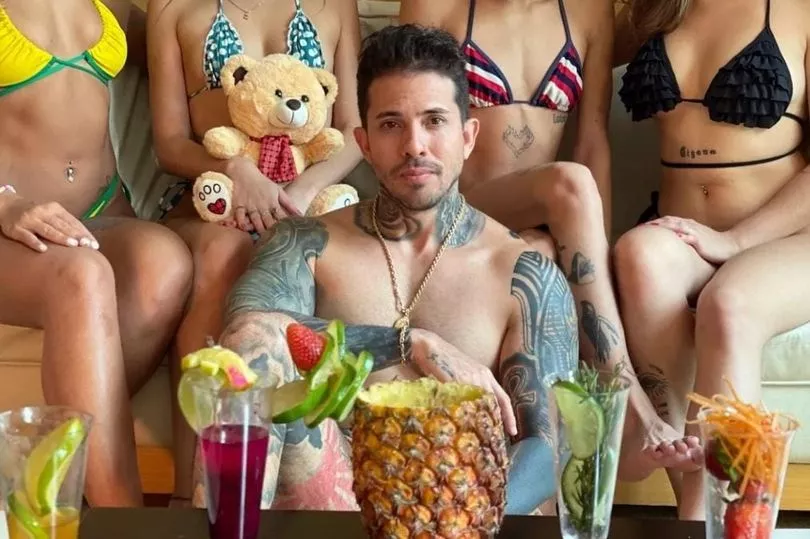 我和六位女性结婚了——我们不想意外怀孕，所以我已经剪掉了