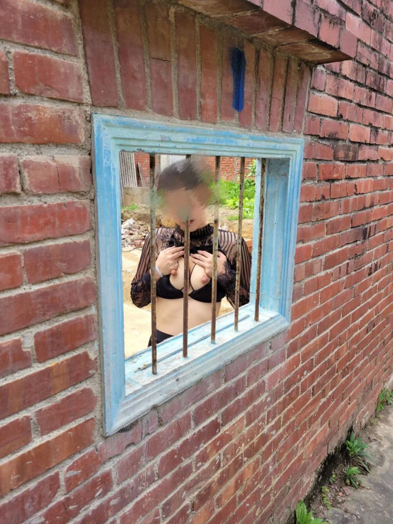 大街上露出 玩的就是刺激啊