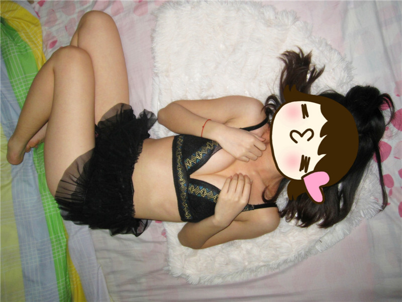 花样年华的长腿女友展示诱人的青春