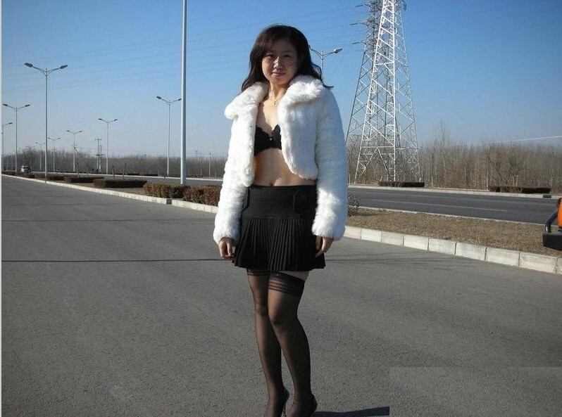 东北骚妇，户外露出回归自然