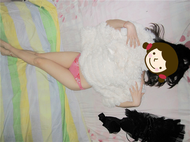 花样年华的长腿女友展示诱人的青春