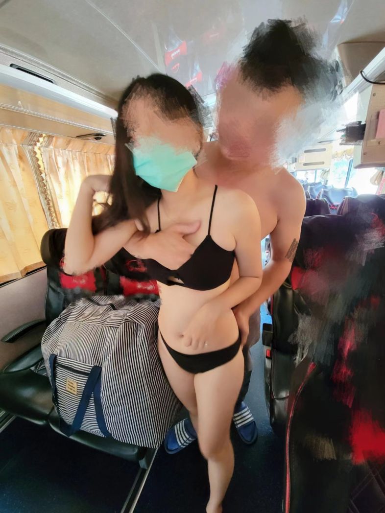 大街上露出 玩的就是刺激啊