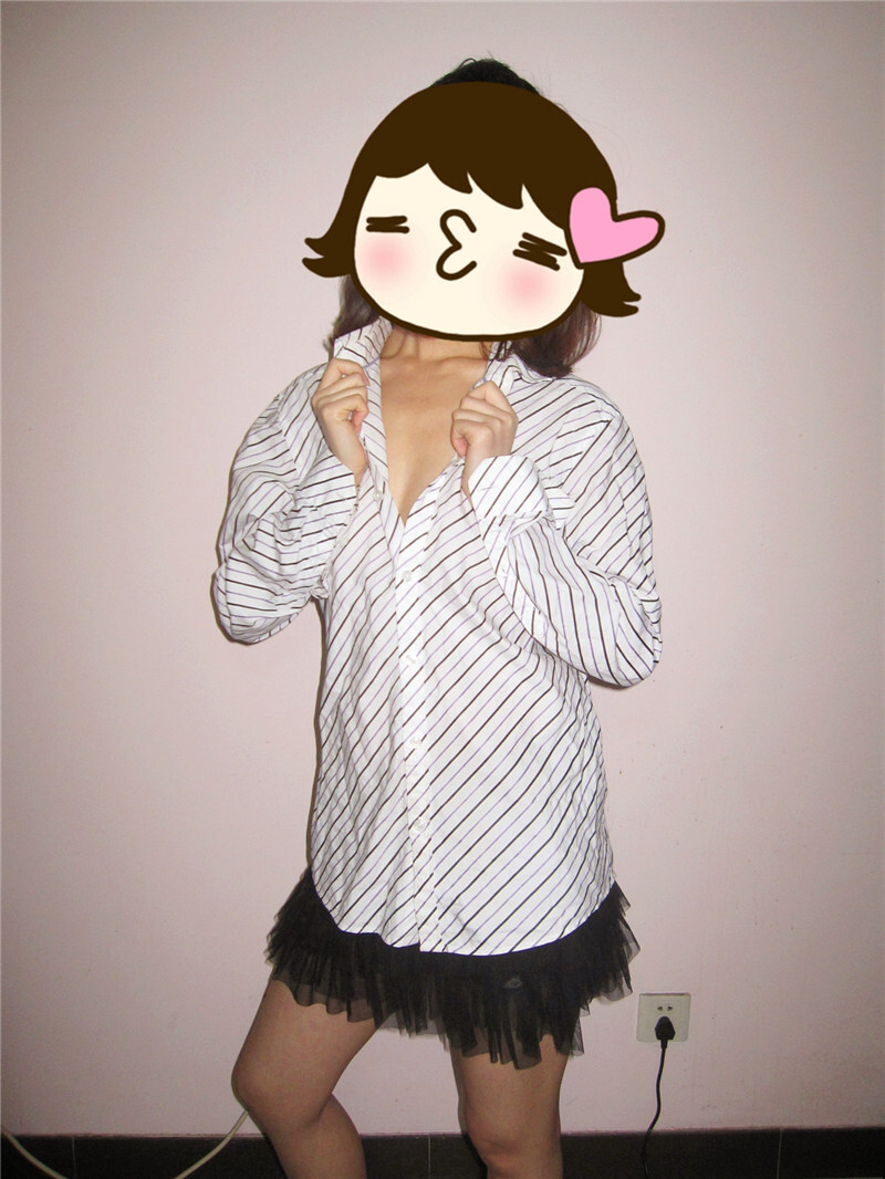 花样年华的长腿女友展示诱人的青春