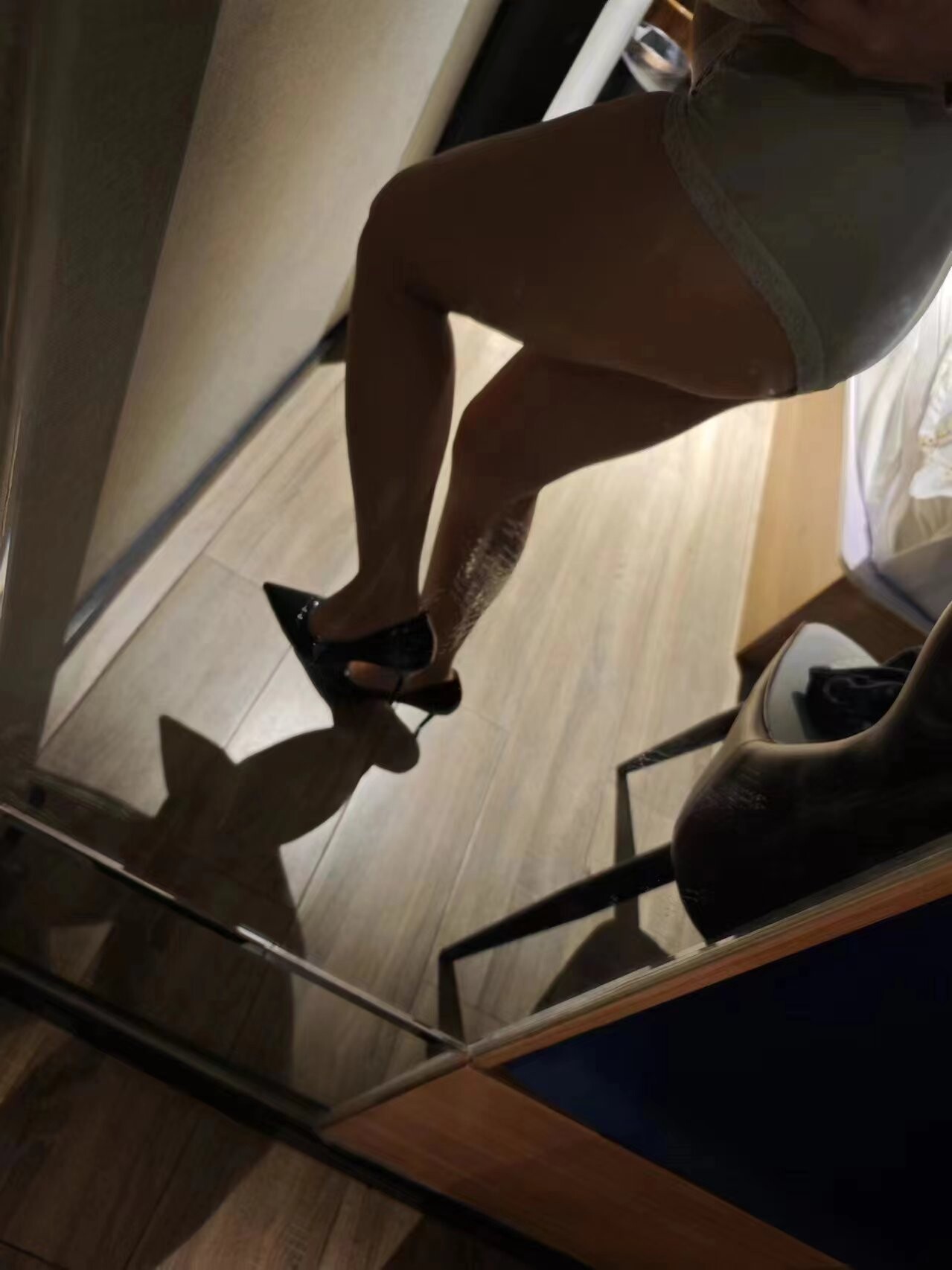 丝袜控的人妻粽子，确定不要进来看看吗嘛？