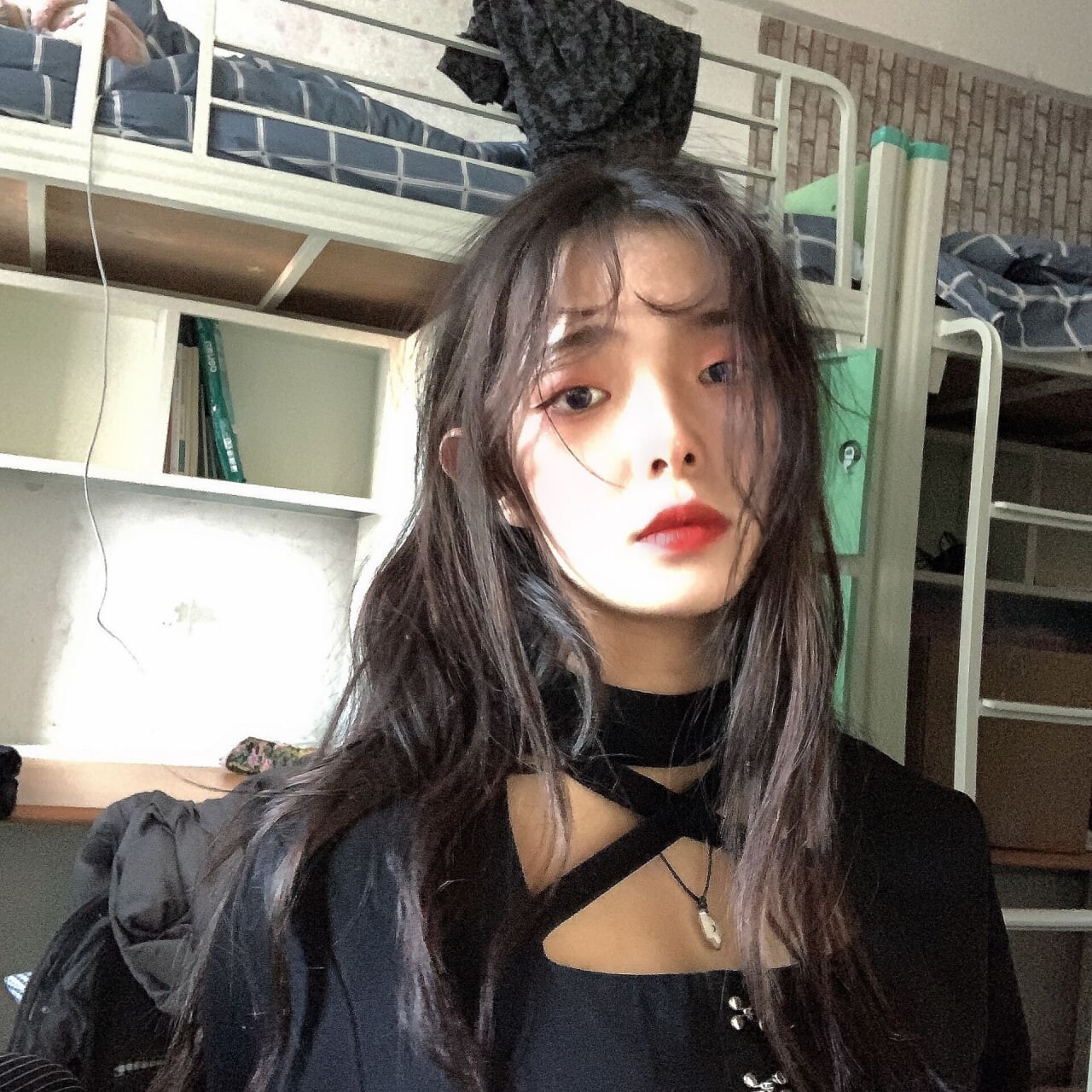 可是，她还是个学生啊！