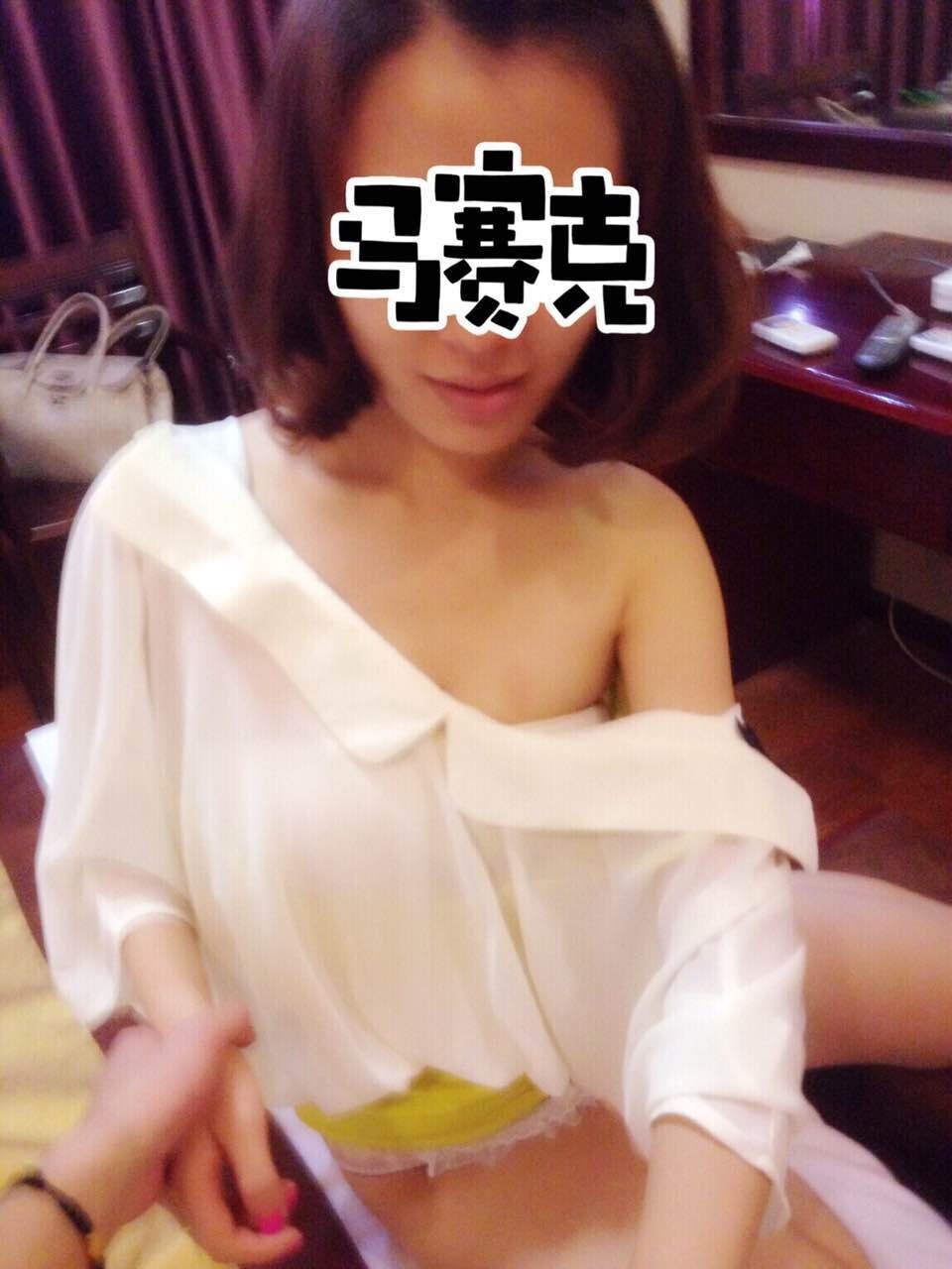 同学聚会勾搭上的校友