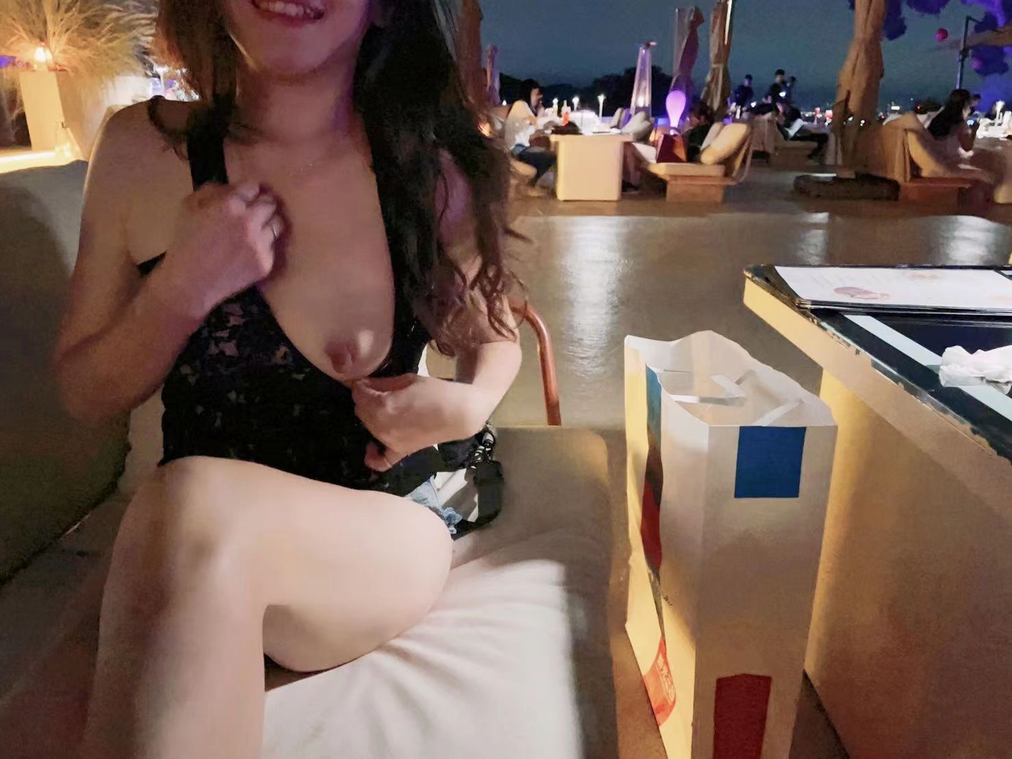 大街上露出 玩的就是刺激啊