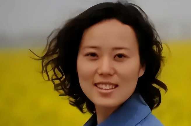 上海80后女贪官，独创开房式受贿，随身带安全套，被3个富商共享，你愿意操女贪官吗？