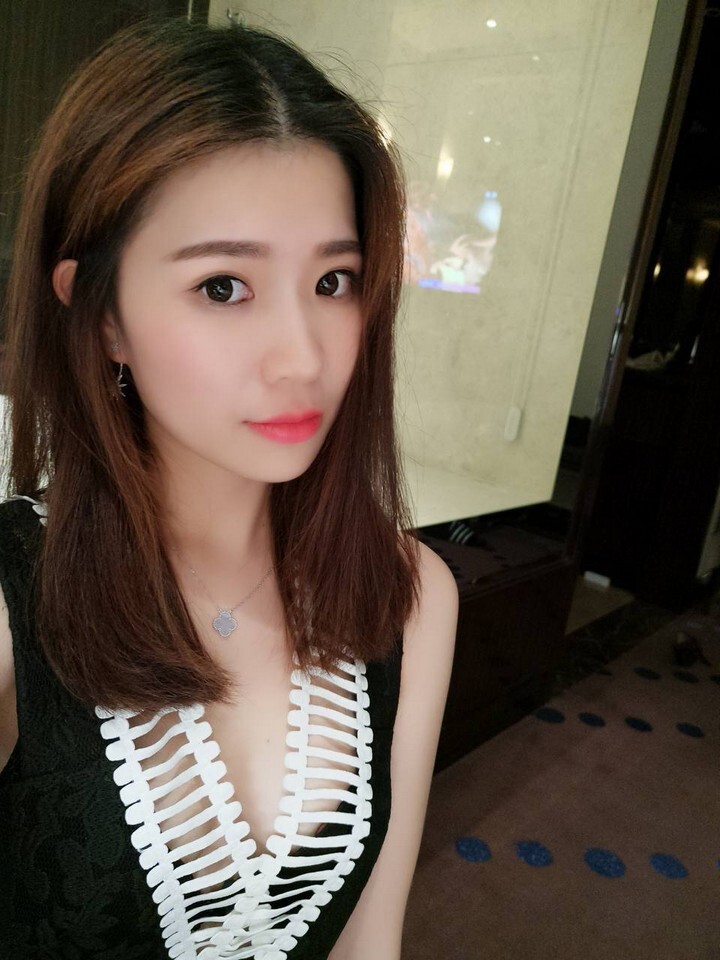 喜欢被蒙住眼睛玩弄的小骚逼