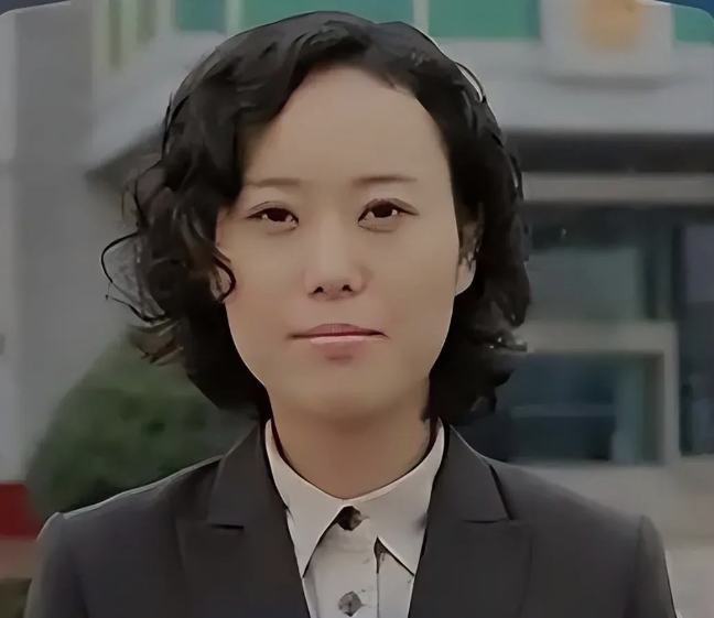 上海80后女贪官，独创开房式受贿，随身带安全套，被3个富商共享，你愿意操女贪官吗？