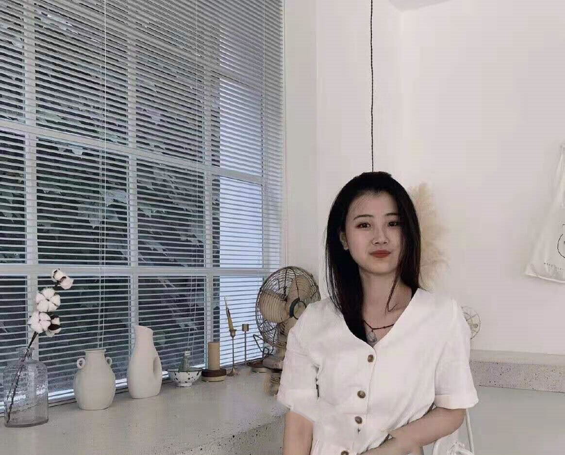 还不错的反差婊 [10P]