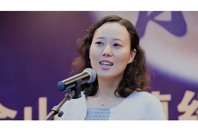 上海80后女贪官，独创开房式受贿，随身带安全套，被3个富商共享，你愿意操女贪官吗？