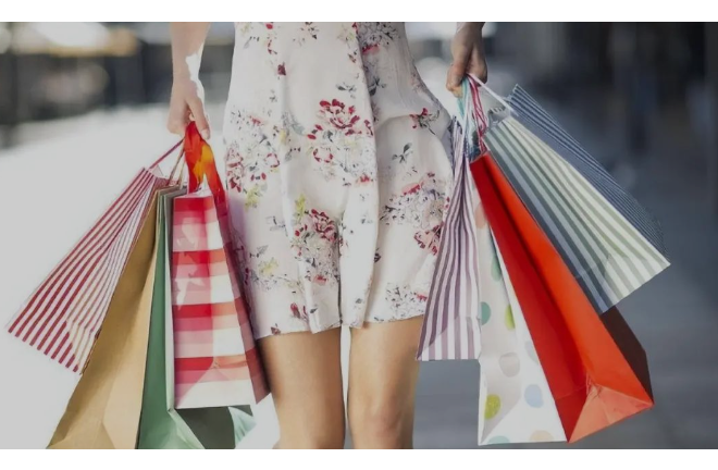 上海80后女贪官，独创开房式受贿，随身带安全套，被3个富商共享，你愿意操女贪官吗？