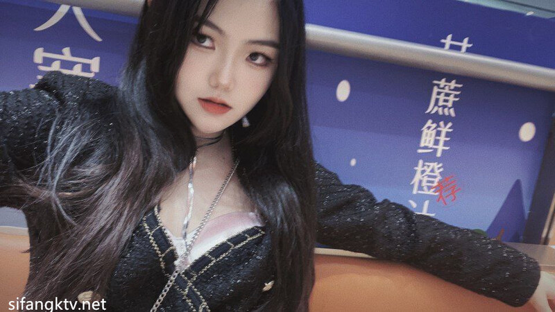 济南反差婊【刘孟淑自拍图影流出】拿起手机记录生活蜜桃臀小美女性爱淫荡一面解密