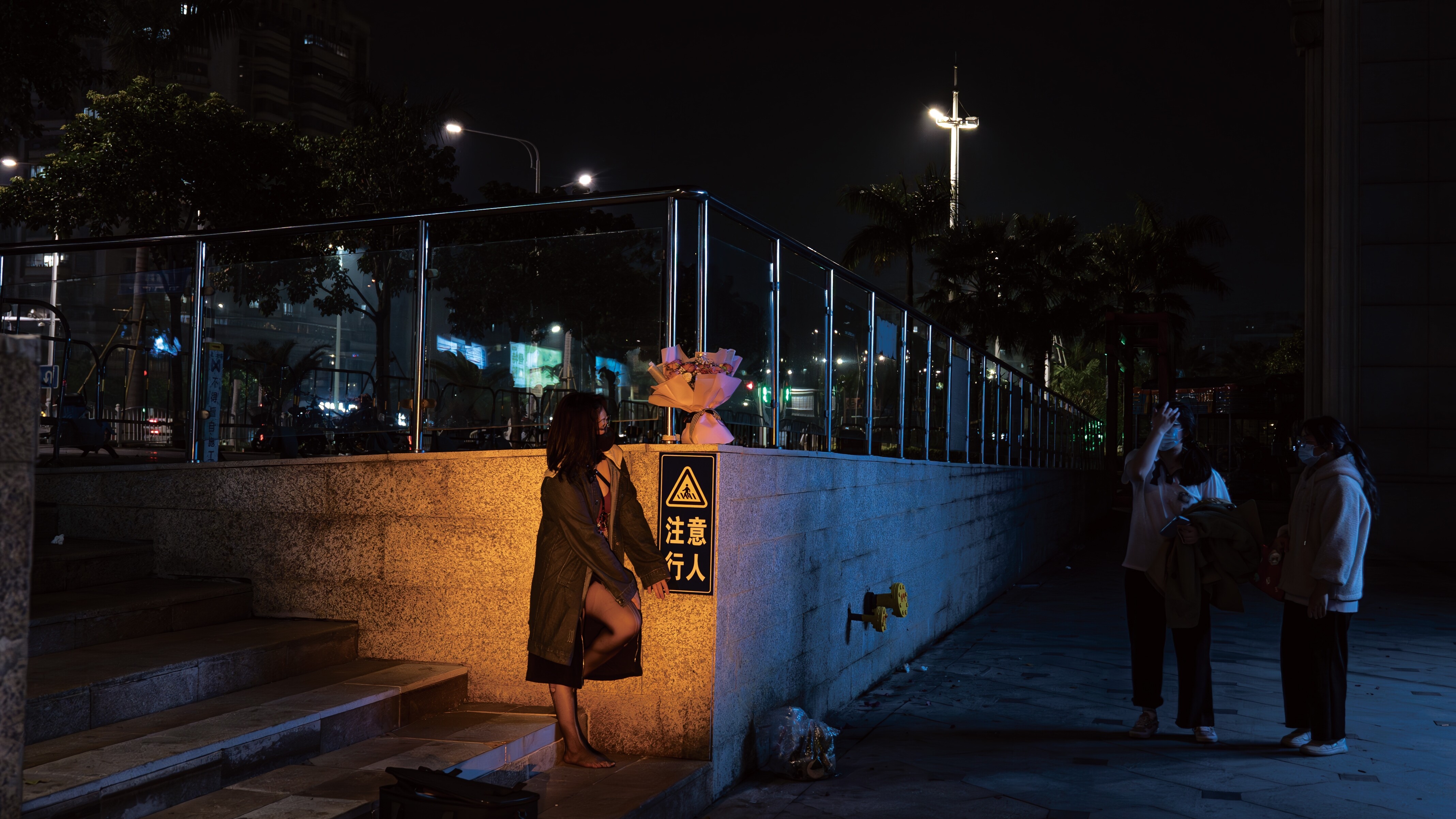 露出约拍之注意行人