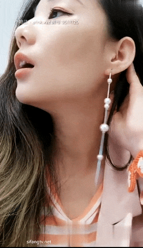 【真实孕妇系列】都已经六个月了肚子挺大极品良家美女【小奶奶】，家中洗澡的时候想男人了，自慰骚穴