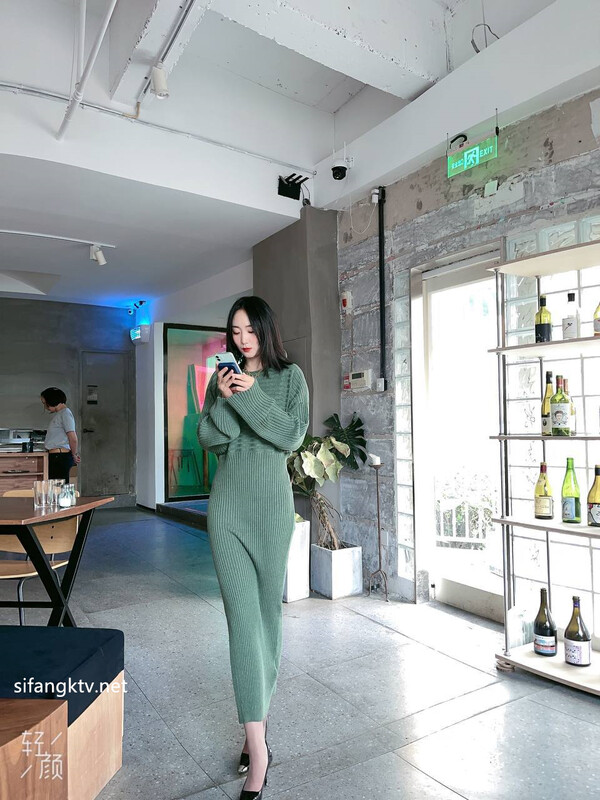 江苏良家小娇妻【苗芳芳】幸福的一对小夫妻，老公艳福不浅，时尚都市丽人，回到家中各种情趣黑丝高跟