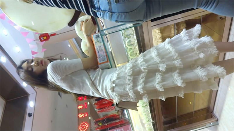 牛B大神大型商超一路跟踪抄底多位美少妇又惊险又刺激