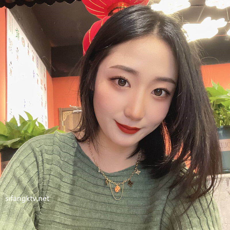 江苏良家小娇妻【苗芳芳】幸福的一对小夫妻，老公艳福不浅，时尚都市丽人，回到家中各种情趣黑丝高跟