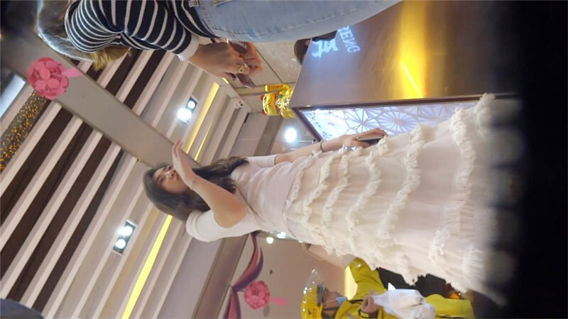 牛B大神大型商超一路跟踪抄底多位美少妇又惊险又刺激