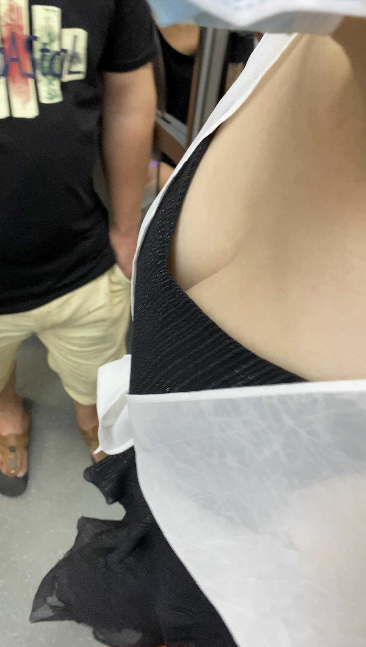 偷拍视角下半露半隐的酥胸最是撩人