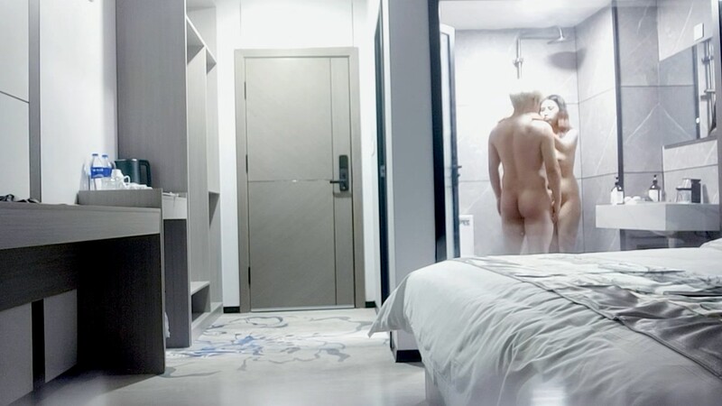 20岁小伙深夜挑妹子，漂亮小少妇今天包夜，黑丝一穿性欲大增，激情干炮呻吟声不断