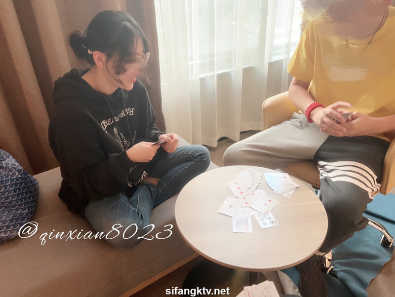 让老婆跟小学同学玩图文视频记录心路历程，炸裂推荐极为震撼！