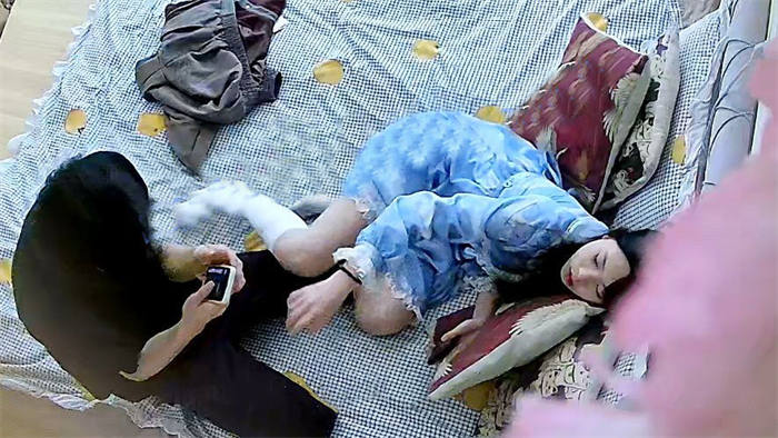 最新酒店偷拍！长得很漂亮9分高颜值的170CM高挑美腿萝莉和真炮友激烈打炮，美眉性欲强 敏感，水滋滋