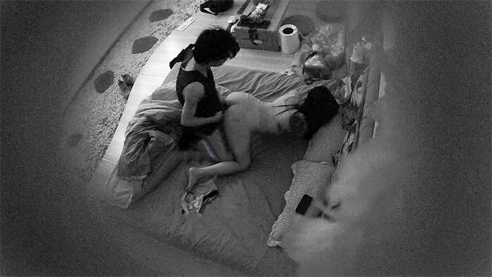 最新酒店偷拍！长得很漂亮9分高颜值的170CM高挑美腿萝莉和真炮友激烈打炮，美眉性欲强 敏感，水滋滋