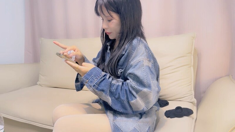 超嫩良家嫩妹逼逼好干净水又多激情爆操，高潮让她好享受！