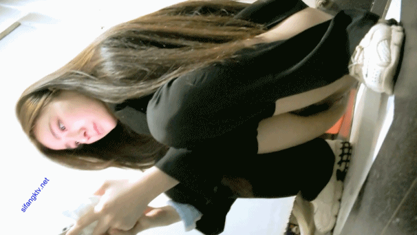 最新私房偷拍大神隔墙有眼原创厕拍极品巴黎世家女神气场全开