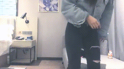 牛仔裤美女吃鸡啪啪 我要你操我 用手不舒服 啊啊爸爸操我 快点射我不行了 长的很标致笑容甜美