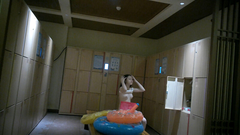 大众浴室偷拍美女淋浴换衣超多极品嫩妹赤身裸体半掩玉乳更销魂