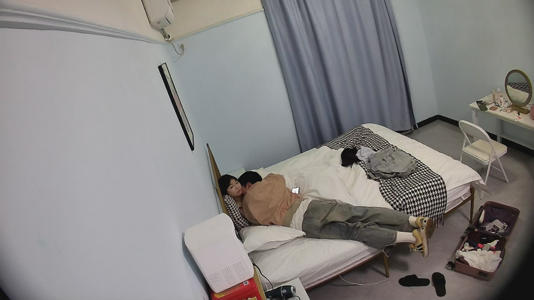 新流出安防酒店偷拍精品校园系列-小哥把性感包臀睡衣女友草到腿软