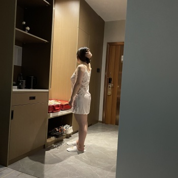 斯文的媳妇肥美鲍鱼到珠海旅行开房自拍结婚纪念日