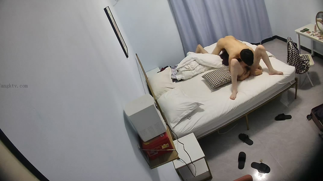 新流出高校附近酒店偷拍极品青涩大学生情侣激情大战小哥疯狂舔逼