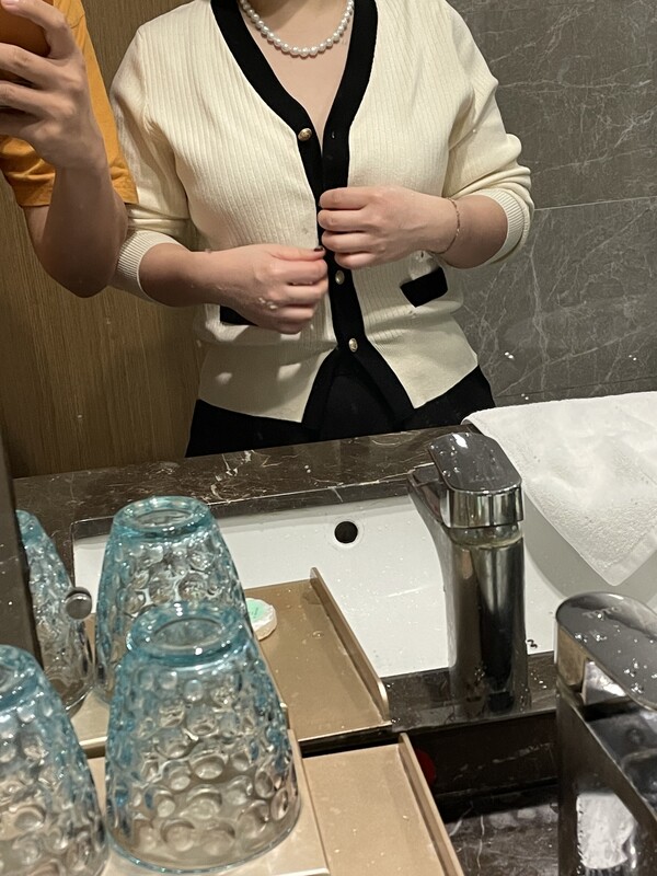 斯文的媳妇肥美鲍鱼到珠海旅行开房自拍结婚纪念日