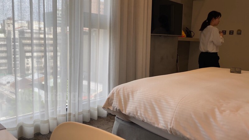 企业女秘书良家酒店约炮金主羞涩紧张脱光后立马变淫妇啪啪表情狰狞内射