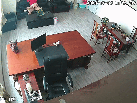 黑客破解摄像头偷拍河北某摄影店女老板 年纪30左右 在公司办公室与2名男子长达两年偷情记录