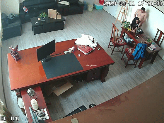 黑客破解摄像头偷拍河北某摄影店女老板 年纪30左右 在公司办公室与2名男子长达两年偷情记录